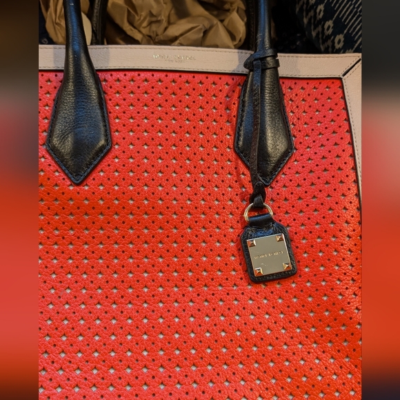 Henri Bendel Rivington Perforated Leather Handbag, Beautiful Condition! - Picture 2 of 13